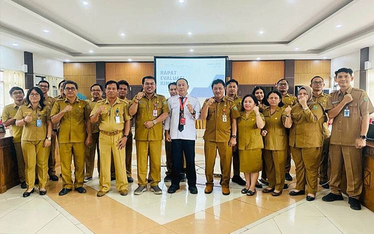 Diskominfosantik Barito Timur Rapat Evaluasi Kinerja Tim Koordinasi SPBE