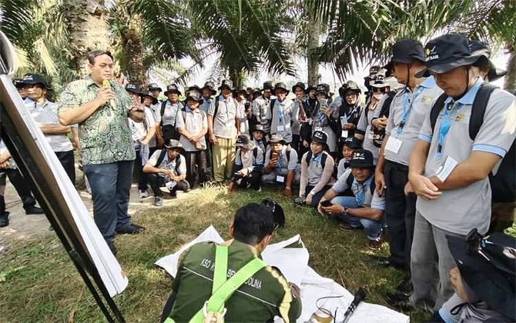 Mulai Pembibitan hingga Ilmu Pemeliharaan Diberikan kepada Peserta Pelatihan Program SDM PKS