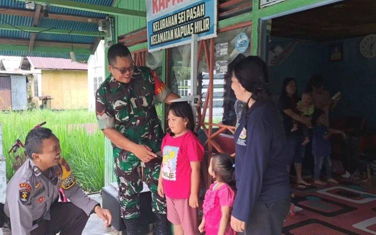 Babinsa Kapuas Hilir Dampingi Kegiatan Posyandu Balita dan Ibu Hamil?