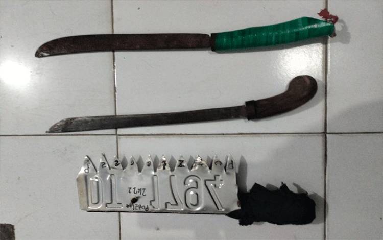 Polisi Tangkap Dua Pelajar Hendak Tawuran Gunakan Parang