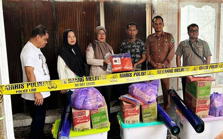 Warga Terdampak Kebakaran di Jalan Teratai Terima Bantuan