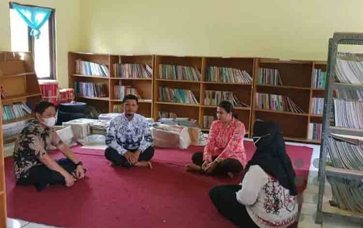 Dispursip Palangka Raya Lakukan Pembinaan Perpustakaan Sekolah