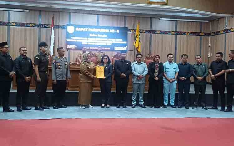Pemkab Kotim Sampaikan Pengantar Raperda Pertanggung Jawaban Pelaksanaan APBD 2023