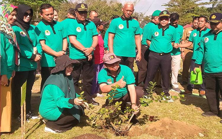 Pemkab Sukamara Taman Pohon Peringati Hari Lingkungan Hidup Sedunia