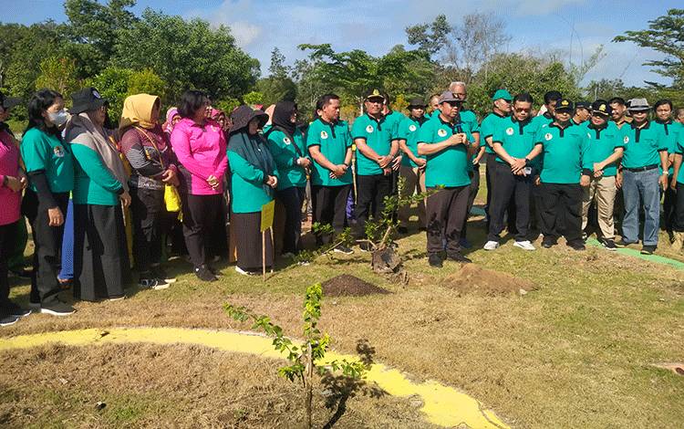 DLH Sukamara Tanam 1.105 Pohon pada Peringatan Hari Lingkungan Hidup Sedunia