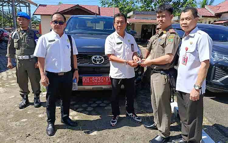Seluruh Kepala Perangkat Daerah di Barito Timur Terima Mobil Baru