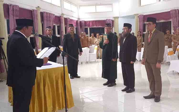 Pj Sukamara Lantik Dua Pejabat Pimpinan Tinggi Pratama