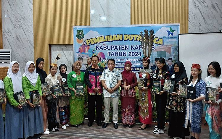 Pj Bupati Kapuas Buka Pemilihan Duta Baca Tingkat Pelajar SLTA Sederajat