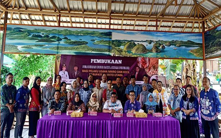 Disnakertranskop UKM Barito Utara Menggelar Pelatihan Budidaya Ayam Petelur