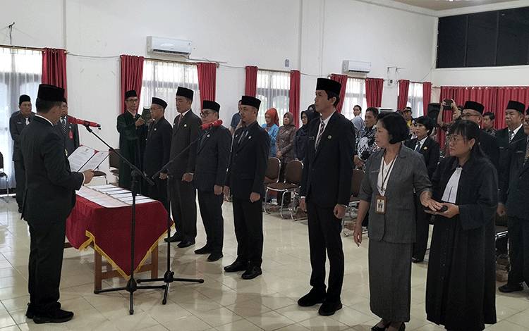 Deddy Winarwan Lantik 6 Pejabat Pimpinan Tinggi Pratama