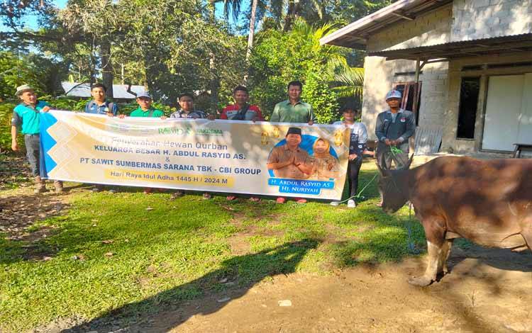 H Abdul Rasyid AS Salurkan Sapi Kurban untuk 18 Desa di Pulang Pisau