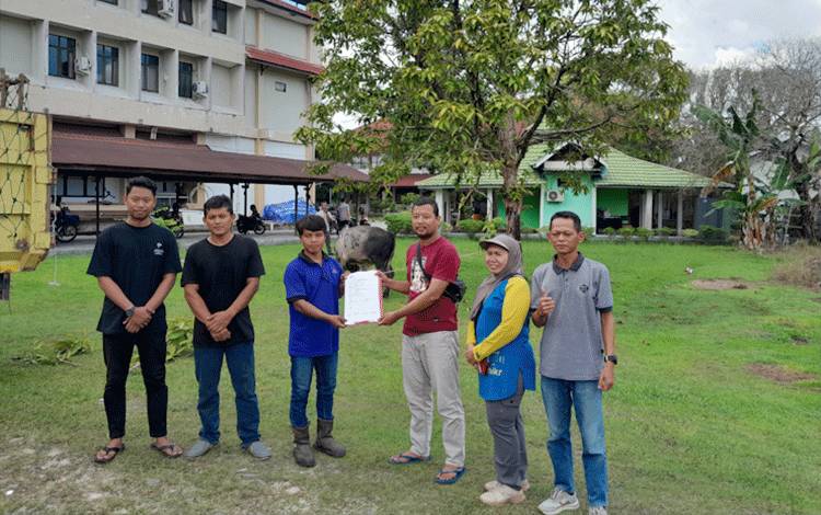 ATR/BPN Kalteng Terima Sapi Kurban dari Keluarga H Abdul Rasyid AS