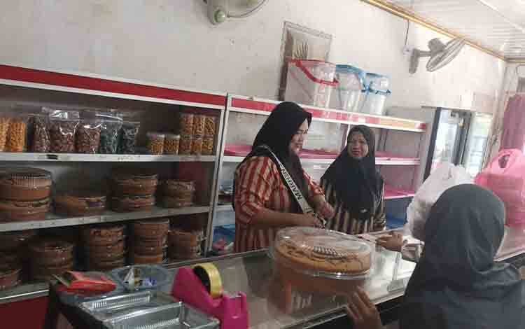 Permintaan Kue Bolu di Kuala Pembuang Meningkat ?Jelang Idul Adha