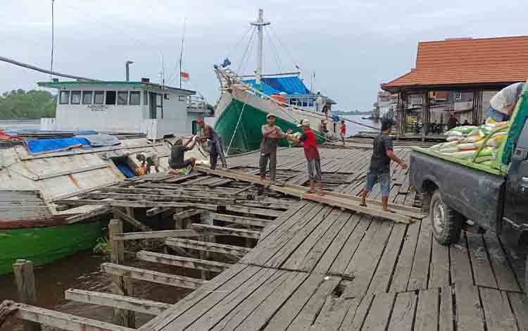 Pembangunan Dermaga Kuala Pembuang Diharapkan Terealisasi Tahun Depan