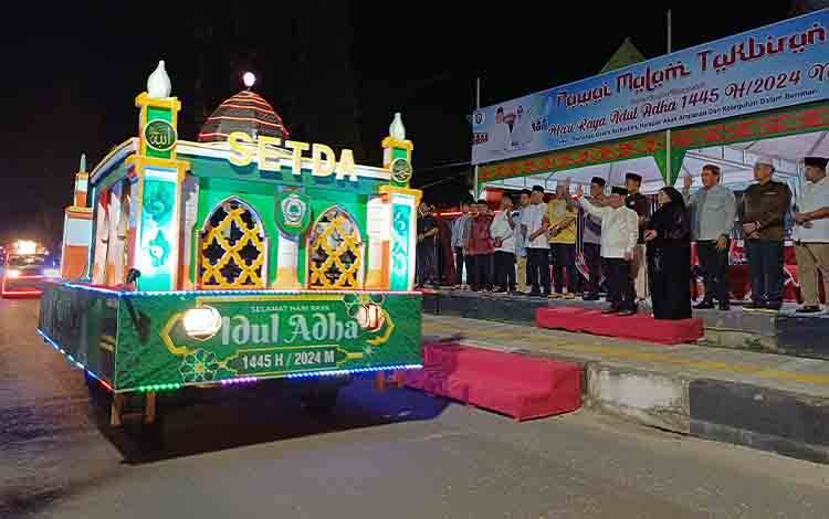 103 Mobil Hias dan 150 Kendaraan Roda 2 Semarakkan Pawai Takbir Sambut Idul Adha 1445 H di Sampit??