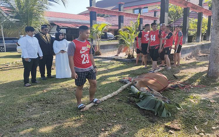 Polda Kalteng Sembelih 17 Sapi dan 2 Kambing dalam Kegiatan Kurban Idul Adha