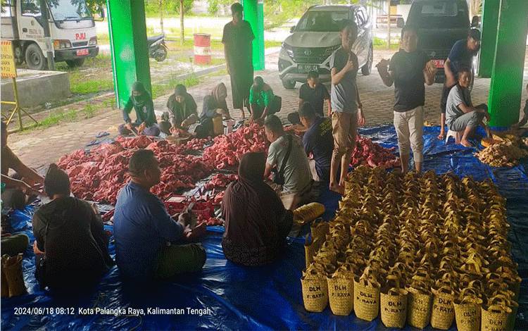 Pegawai Lingkup Pemko Palangka Raya Berkurban 5 Ekor Sapi