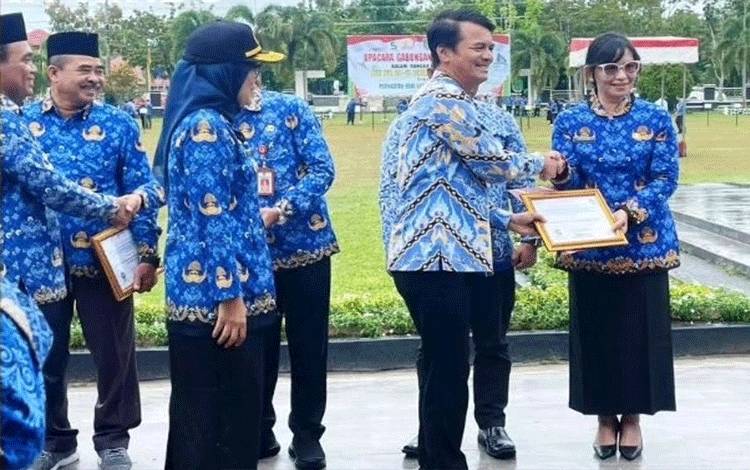 Puskesmas Menteng dan Bukit Hindu Palangka Raya Raih Penghargaan Kepatuhan Penyelenggaraan Pelayanan Publik