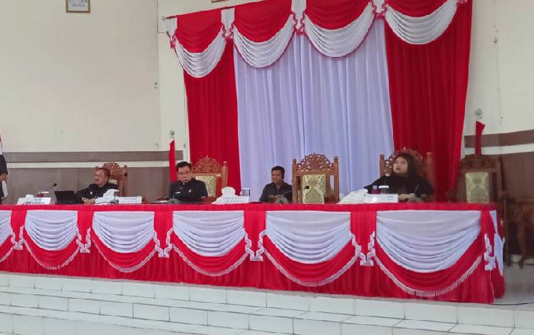 Dewan Gumas Setuju Raperda Pertanggungjawaban Pelaksanaan APBD 2023 Dibahas Lebih Lanjut