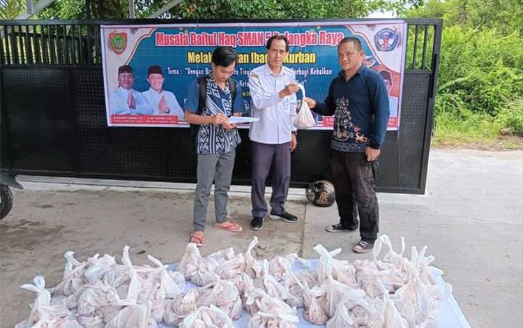 SMAN 5 Palangka Raya Kembali Lanjutkan Tradisi Baik Berkurban