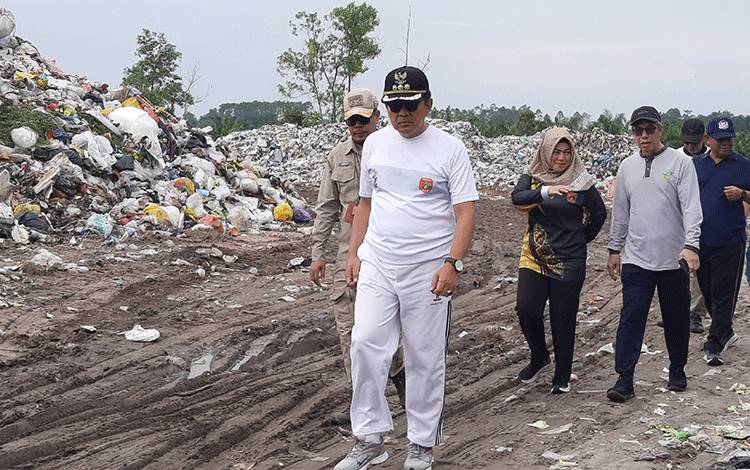 Tinjau TPA, Pj Bupati Kobar Upayakan Tingkatkan Pengelolaan Sampah