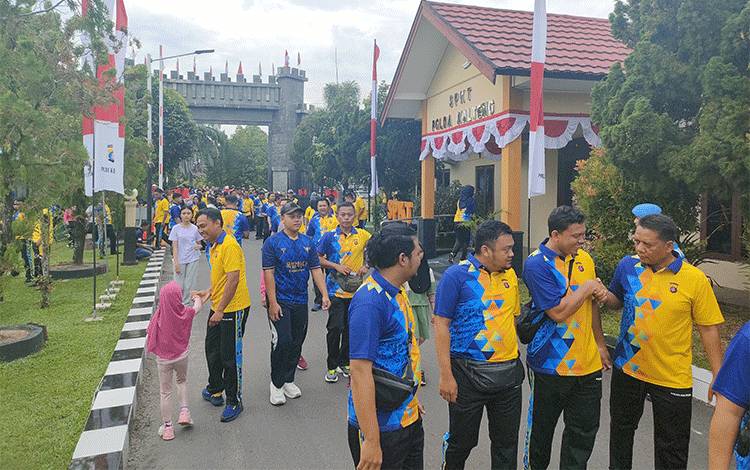Polda Kalteng Gelar Jalan Sehat dan Senam Bersama Menyambut Hari Bhayangkara ke-78