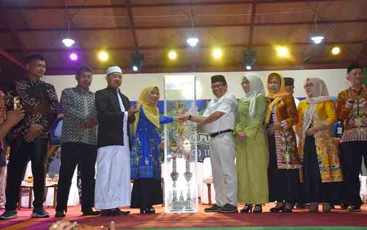 Kecamatan Selat Juara Umum FSQ II Tingkat Kabupaten Kapuas