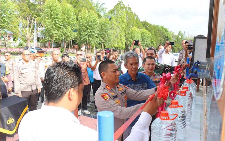 Kapolres Kobar Resmikan Air Minum dan Air Bersih untuk Masyarakat