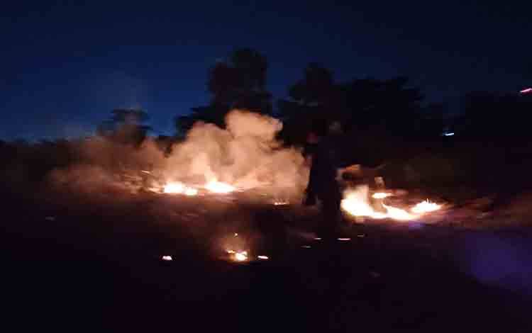 Oknum Warga Bakar Sampah Sebabkan Kebakaran Lahan di Jalan Kapten Mulyono Sampit