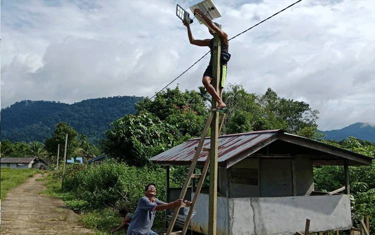 Camat Seruyan Hulu Targetkan Seluruh Desa Terpasang PJU Paling Lambat 2025