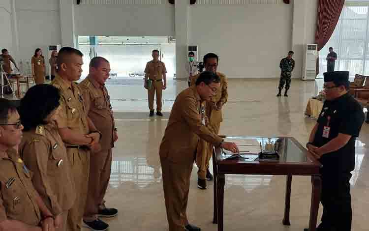 Kades dan Lurah di Kapuas Diminta Lakukan Verifikasi dan Validasi DTKS Secara Berkala