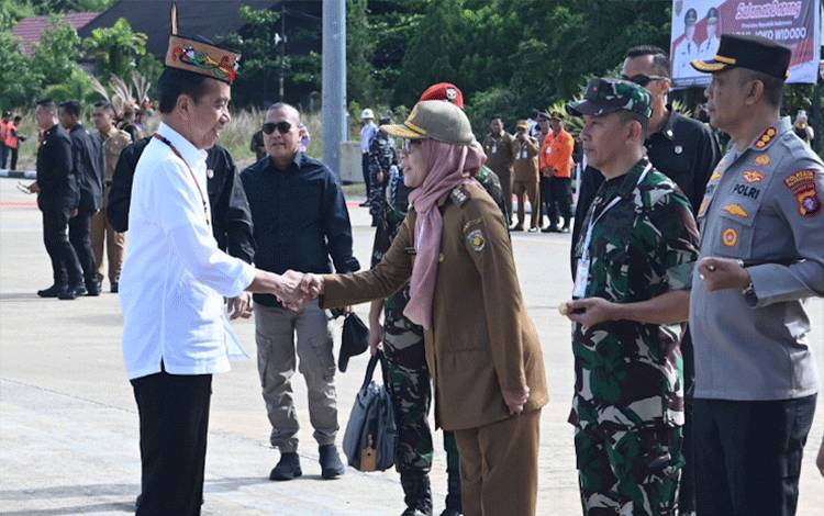 Kunker Jokowi ke Palangka Raya Serahkan Bantuan Pangan