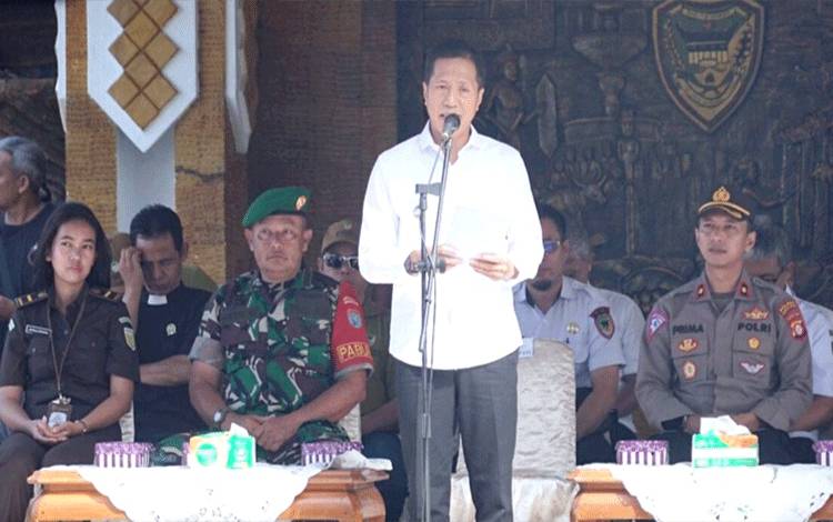 Pj Bupati Barito Utara Ingatkan Kontingen Pesparawi Jaga Baik Nama Daerah