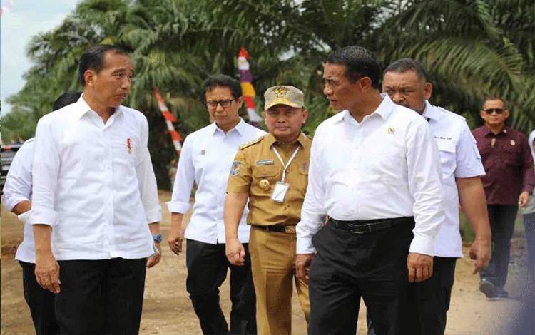 Mentan Dampingi Presiden Jokowi Tinjau Pompanisasi di Kotim