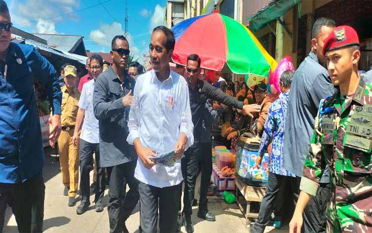 Ribuan Warga Barito Selatan Sambut Kedatangan Presiden Joko Widodo