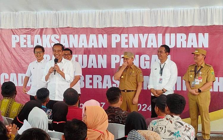 Berkunjung ke Barito Selatan, Jokowi Sebut 22 Juta Rakyat Terima Bantuan Cadangan Beras
