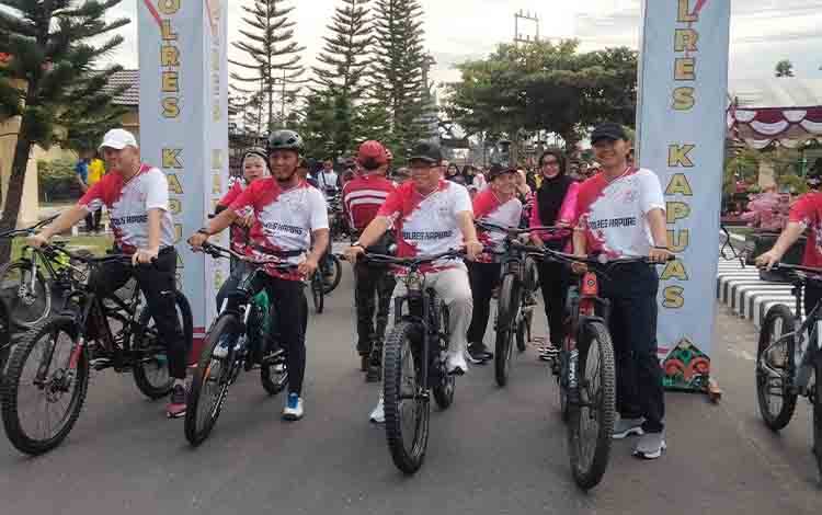 Pj Bupati Kapuas Ikuti Fun Bike Polres Meriahkan Hari Bhayangkara ke 78