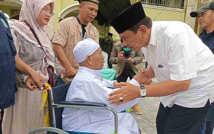 Pj Bupati Kobar Rencanakan Calon Jemaah Haji di Tahun Selanjutnya Ada Penambahan Uang Saku?
