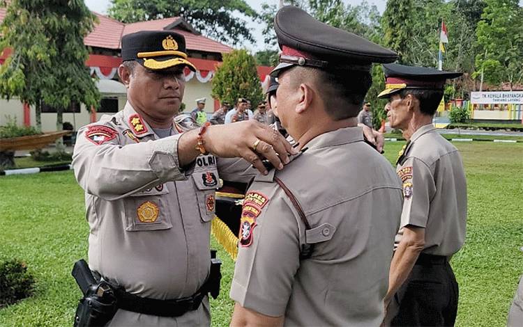 Belasan Personel Polres Barito Timur Naik Pangkat