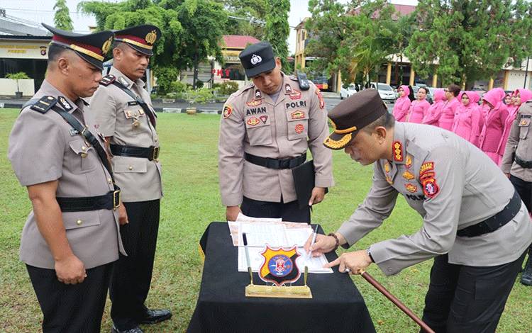 Polresta Palangka Raya Gelar Upacara Pelantikan dan Sertijab Pejabat Utama