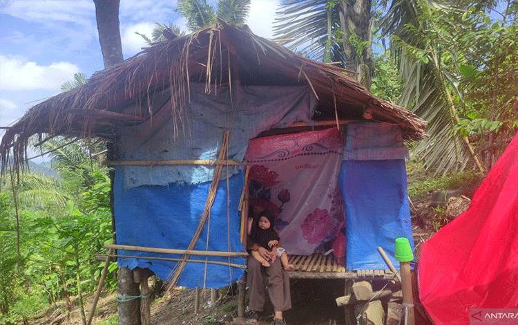 Kemensos Beli Rumah untuk Janda Tiga Anak yang Hidup di Tebing Sulsel