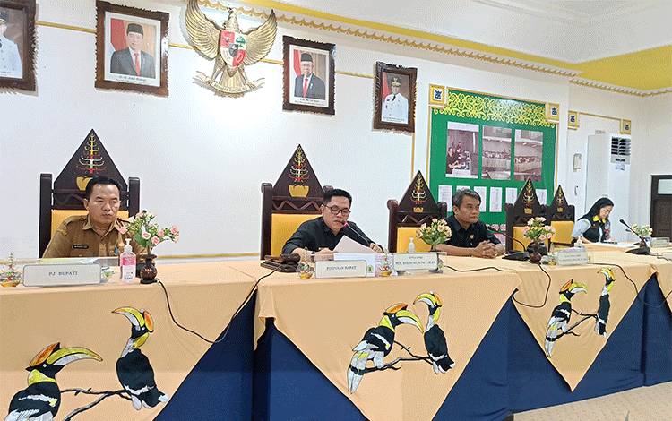 Asisten I Setda Barito Timur Bacakan Jawaban Kepala Daerah Terkait Pertanggungjawaban APBD 2023