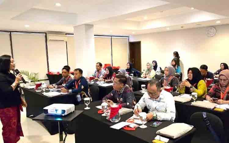 Sekretariat DPRD Barito Utara Ikuti Bimtek Tingkatkan Kinerja melalui Protokol dan Kehumasan