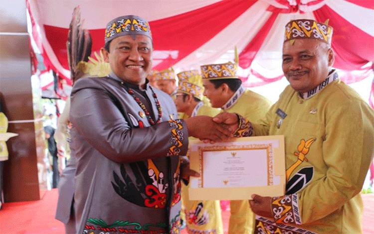 Kecamatan Kahayan Tengah Dapat Penghargaan Berhasil Entaskan Kemiskinan Ekstrem