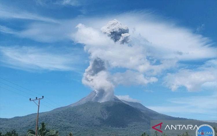 PVMBG: Gunung Lewotobi Laki-Laki Tiga Kali Erupsi pada Rabu Siang