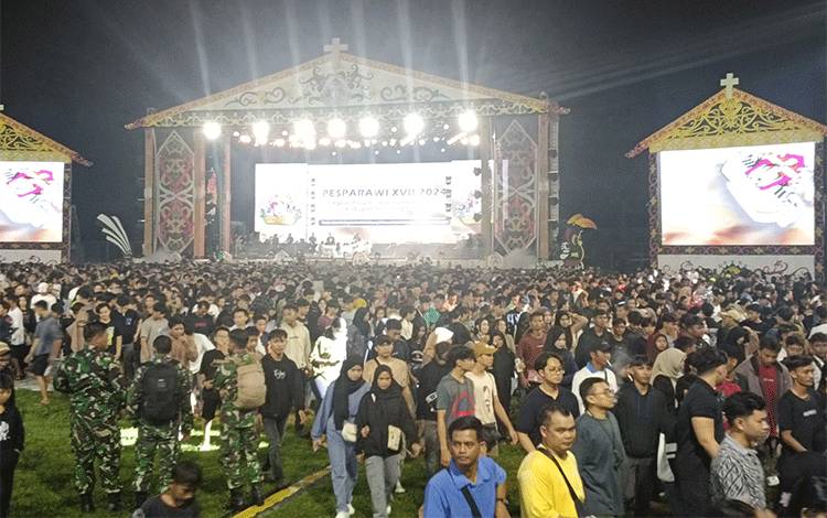 Masyarakat Berbondong-bondong Saksikan Penutupan Pesparawi Dimeriahkan Nella Kharisma