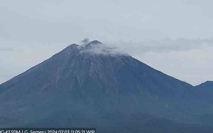 Petugas Catat Enam Kali Erupsi Gunung Semeru pada Kamis Pagi