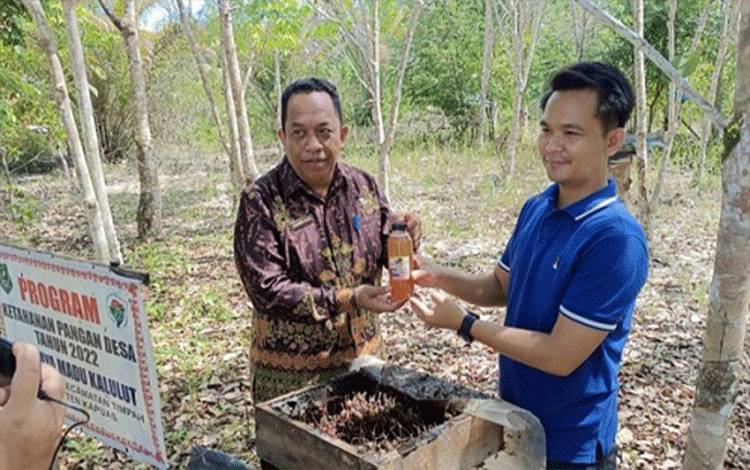DPMPTSP Kapuas Sosialisasi Potensi Investasi dan Kunjungi Usaha Madu Kelulut di Timpah