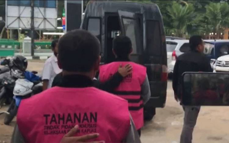 Kejari Kapuas Tahan Dua Tersangka Korupsi Studi Tata Batas Pelepasan Kawasan Hutan Pembangunan RS Pujon