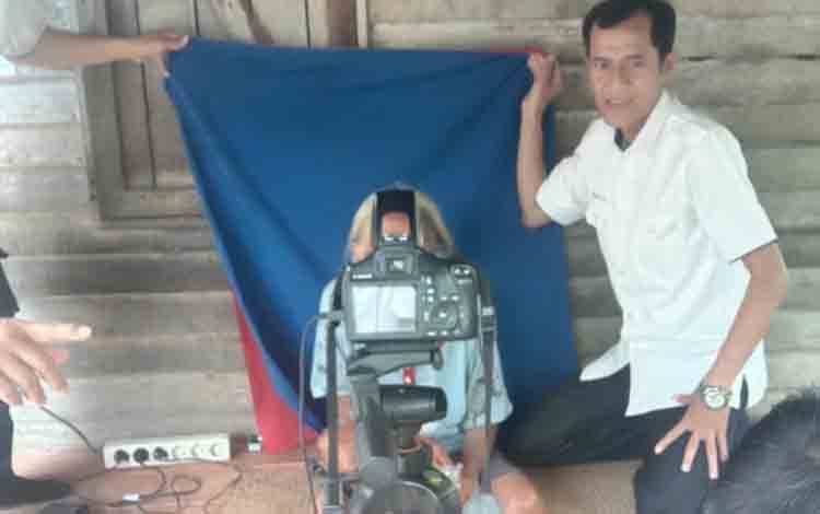 Dinas Dukcapil Kapuas Lakukan Pelayanan Jemput Bola Bagi Lansia di Basarang